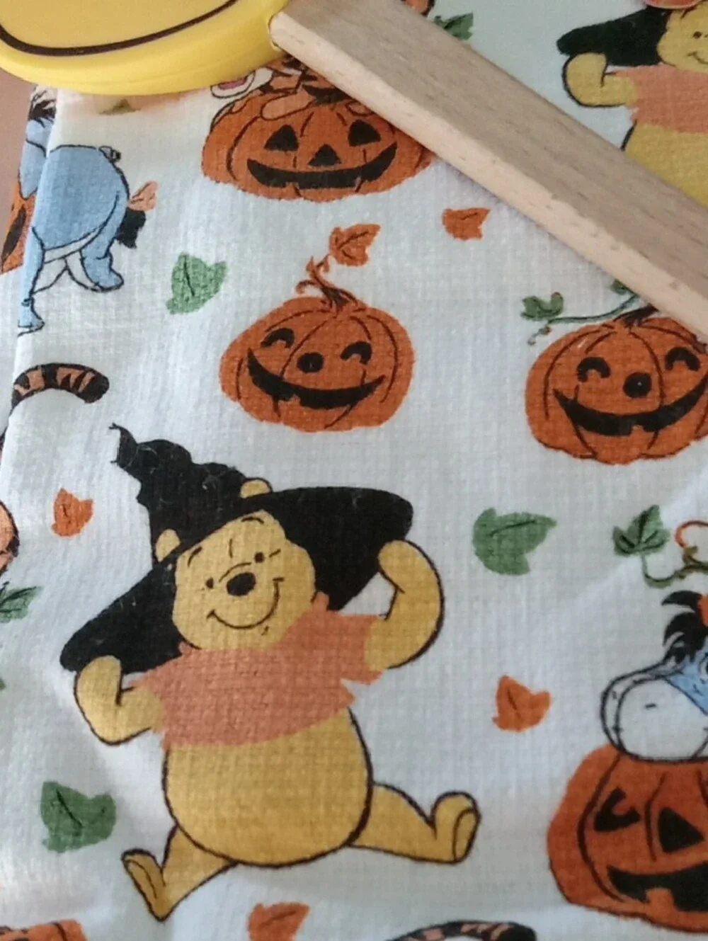 Disney Halloween Winnie The Pooh Towel Set With Spatula